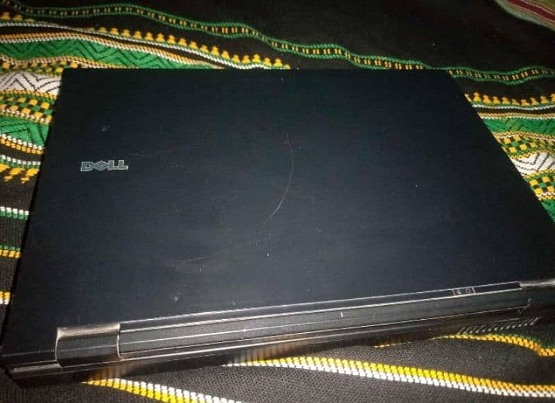 DELL Laptop E5400 1