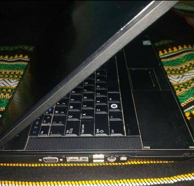 DELL Laptop E5400 8