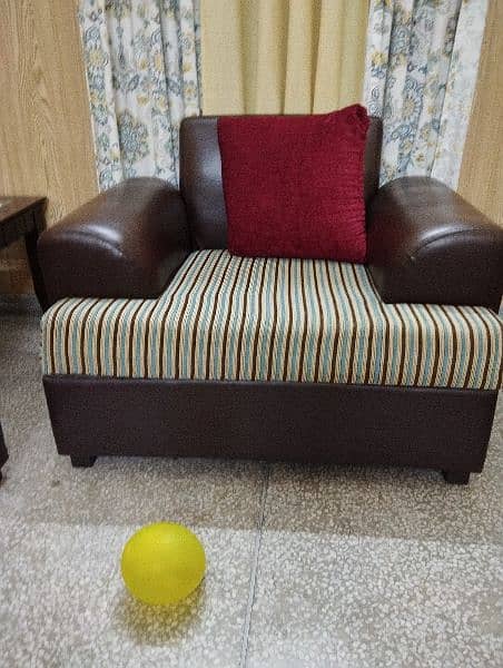 6 seater sofa hardly few months used 2