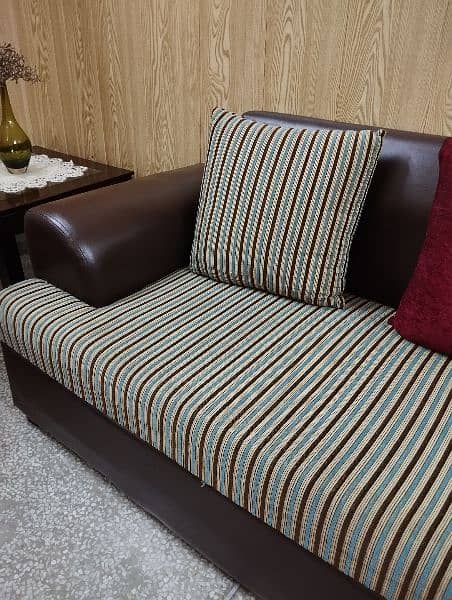 6 seater sofa hardly few months used 3