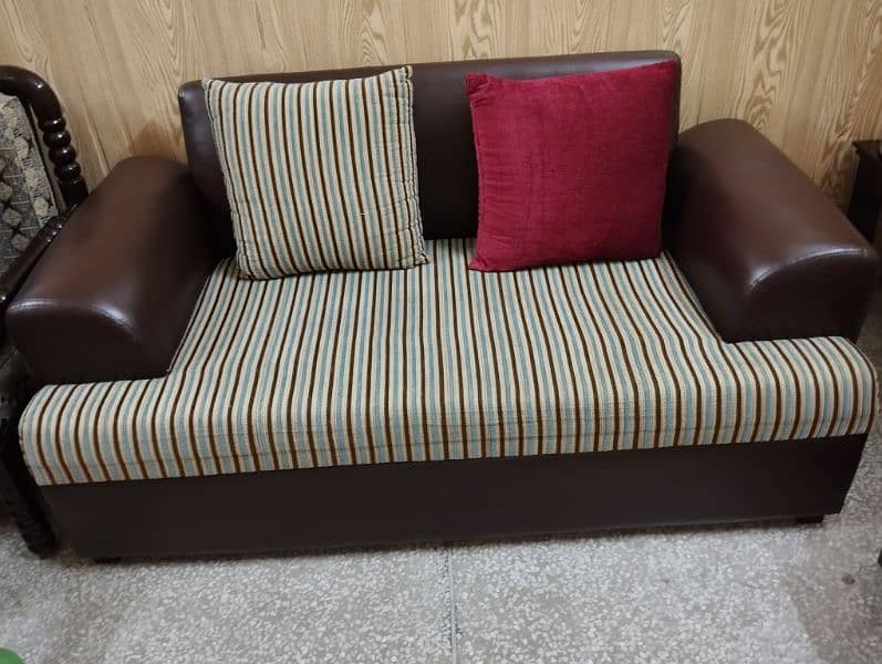 6 seater sofa hardly few months used 4