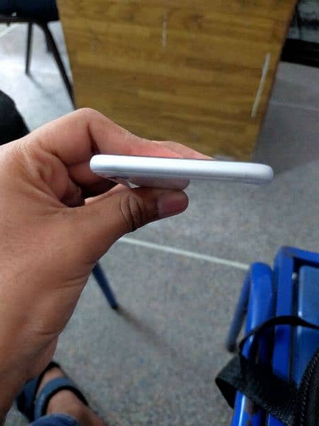Iphone SE2020 with box 0