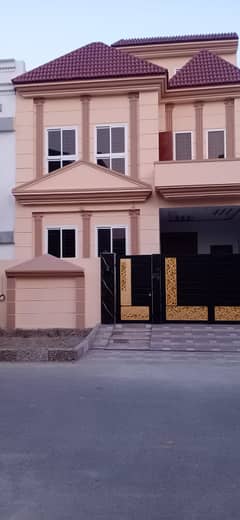 Nearest to Park/Masjid & Market, 5 Marla house for rent