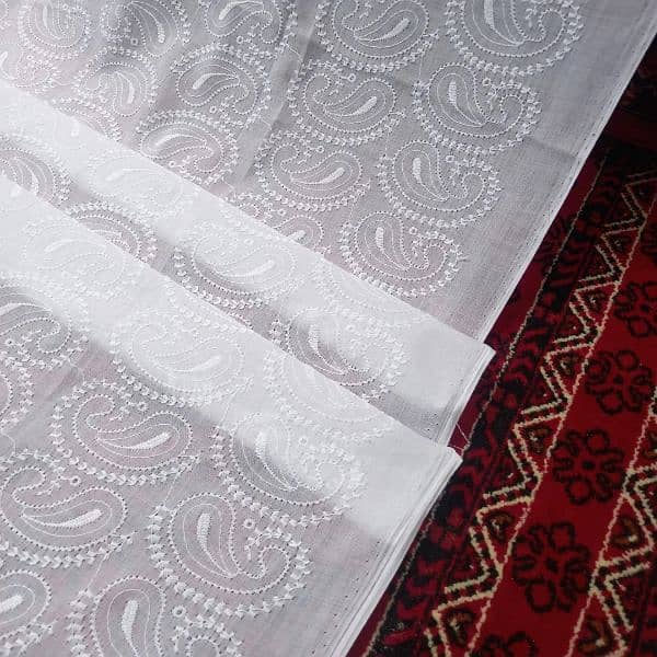 White chaddar/ Shawl/ ladies shawl/ branded Shawl/ lawn shawl 1