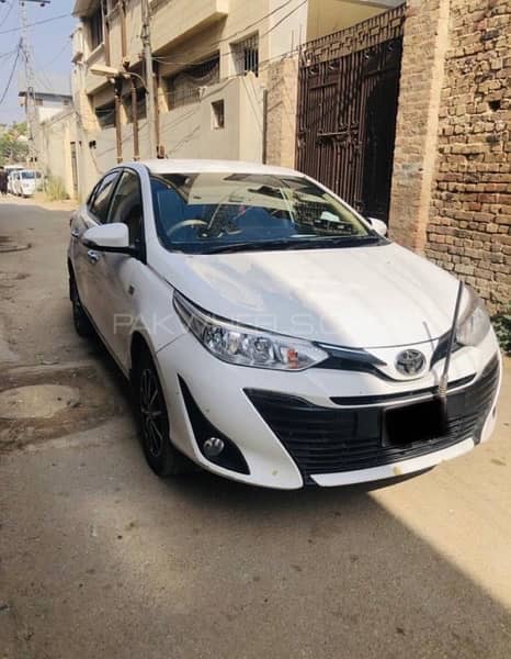 Toyota Yaris up for sale 2 piece touch up 1