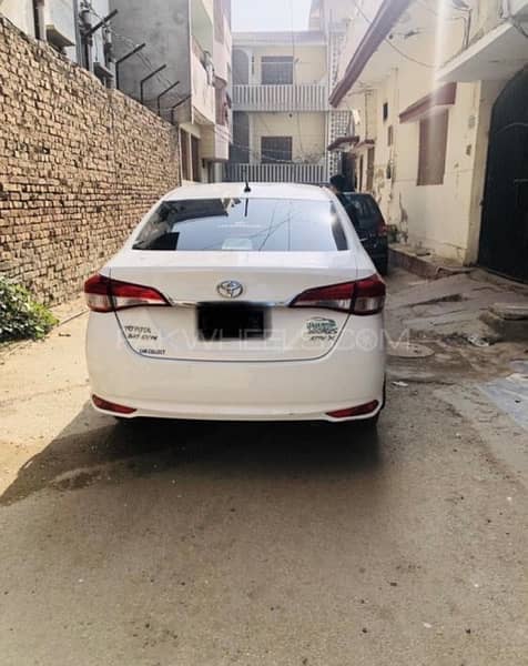 Toyota Yaris up for sale 2 piece touch up 4