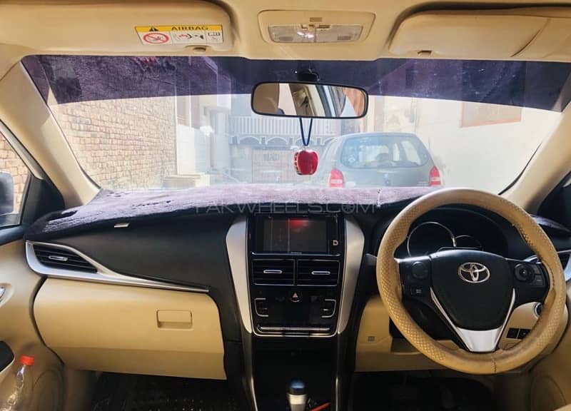 Toyota Yaris up for sale 2 piece touch up 8