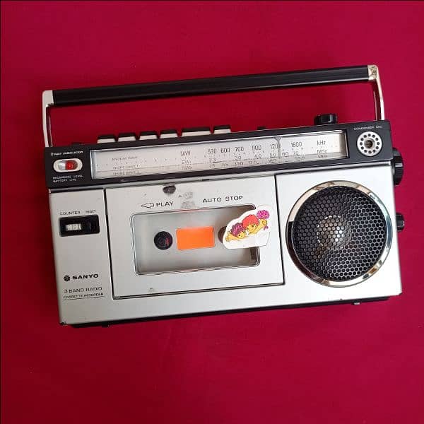 vintage sanyo boom box 45 years old made in japen 0