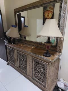 Showcase cabinet with mirror