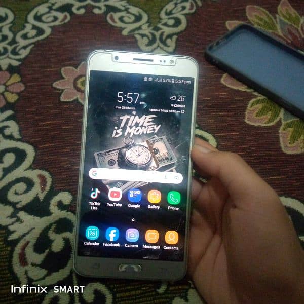 Samsung Galaxy j7 2