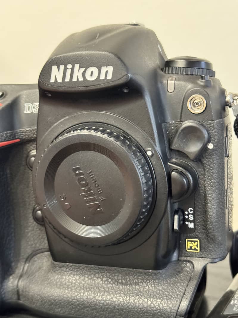 Nikon D3 10/10 +++ Full Frame Professional DSLR 4