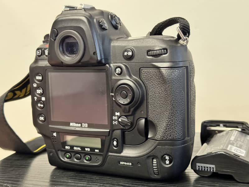 Nikon D3 10/10 +++ Full Frame Professional DSLR 5