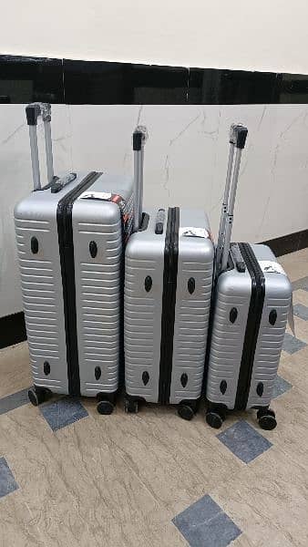 Luggage bags/ travel  bags/ trolley bags/ suitcase/ attachi 1