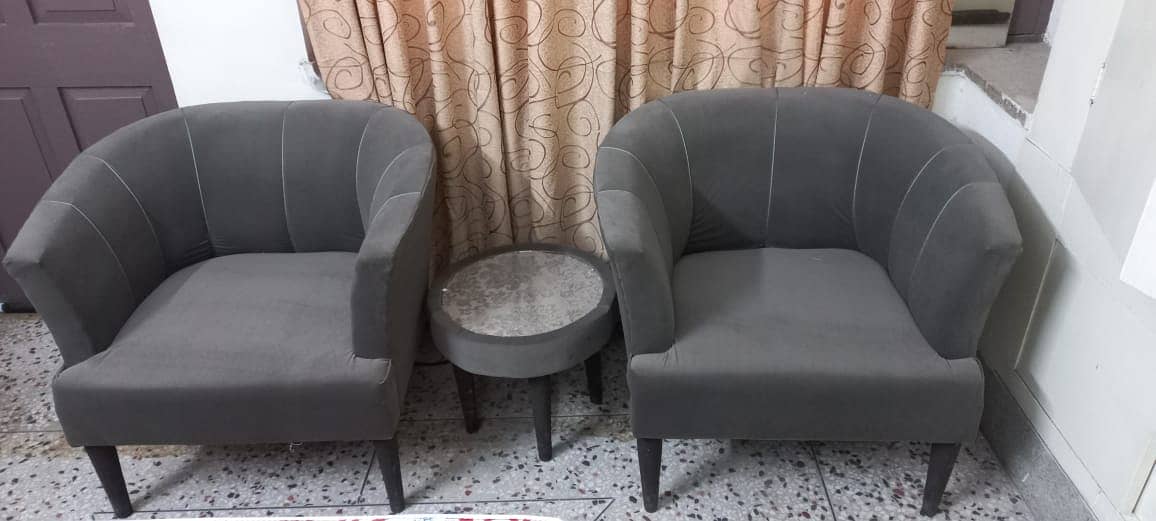 2 Room Chairs with Coffee Table 0