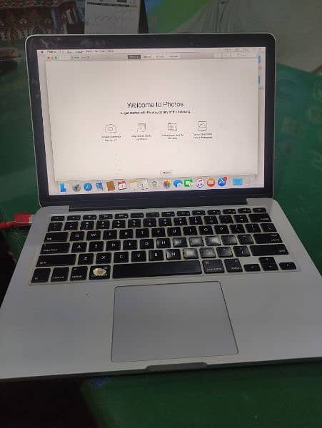 Apple Macbook pro 12,1    2015 model 7