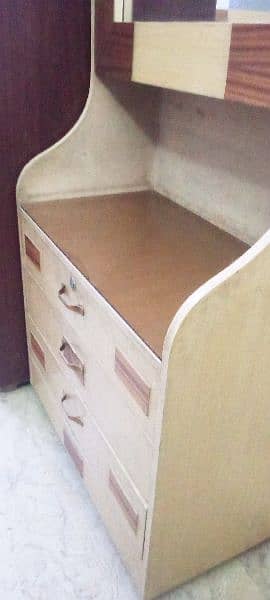 dressing table with 3 drawers and 4 shelves. urgent sale 4