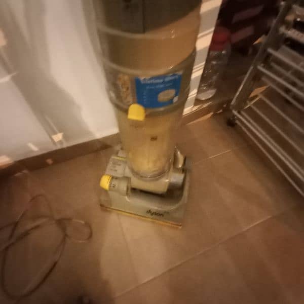 dyson hoover vacume cleaner 1