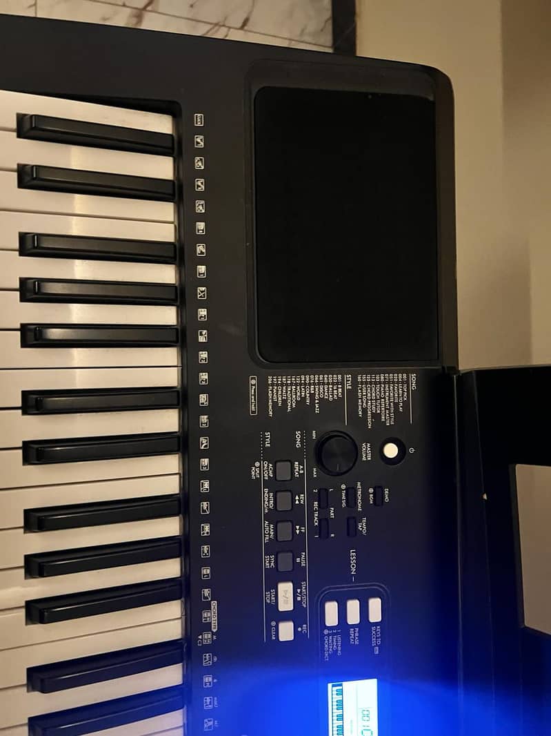 Yamaha Psr - e373 + Bag + Stand 6