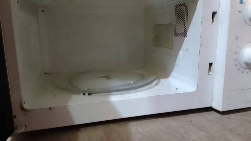 (Urgent Sale) Used samsung microwave for sale (Urgent) 1