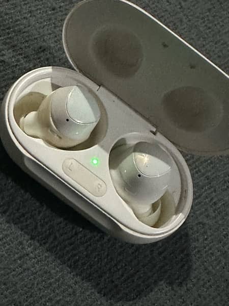 galaxy buds plus origbal with box 2