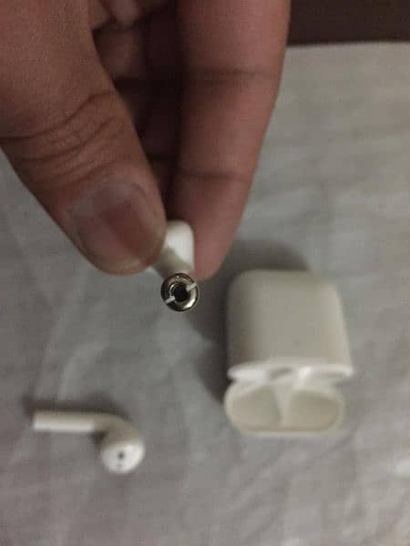 Apple AirPods 8