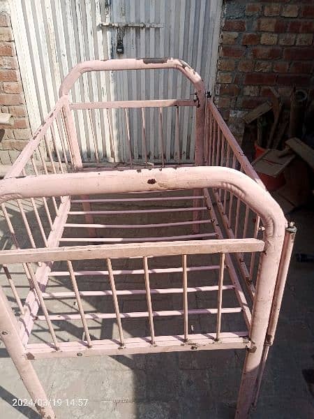 used baby cot final price 4000 0