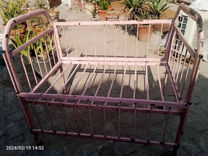 used baby cot final price 4000 1