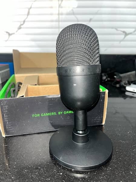 Razer sieren mini microphone best for gaming siren seiren mic 4