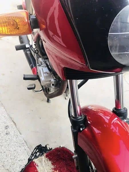 Honda Deluxe Red in lush Condition only wats app 8
