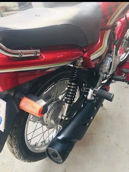 Honda Deluxe Red in lush Condition only wats app 10
