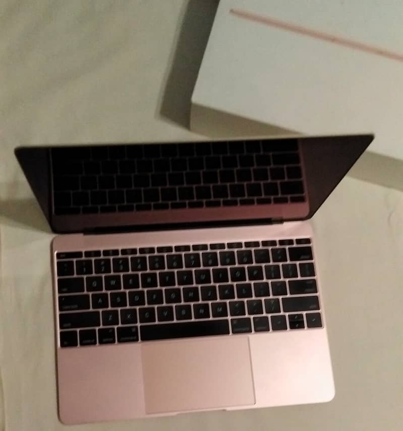 Macbook 12 inch 2016 8gb 256gb 1.1ghz M3 Processor - Laptops