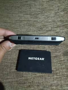 NETGEAR 4G LTE+ WIFI DEVICE LCD TOUCH SCREEN WITH ORIGINAL BATERY