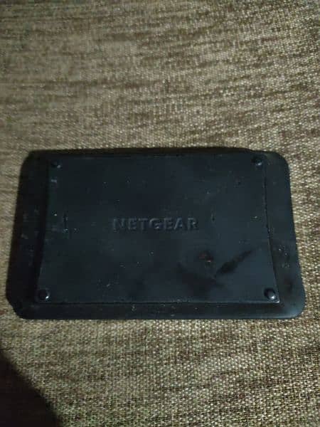NETGEAR 4G LTE+ WIFI DEVICE LCD TOUCH SCREEN WITH ORIGINAL BATERY 3