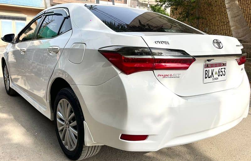 toyota corolla Altis  2017 Reg 2018 6