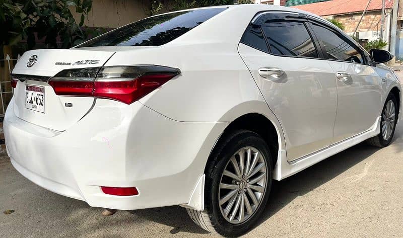 toyota corolla Altis  2017 Reg 2018 7