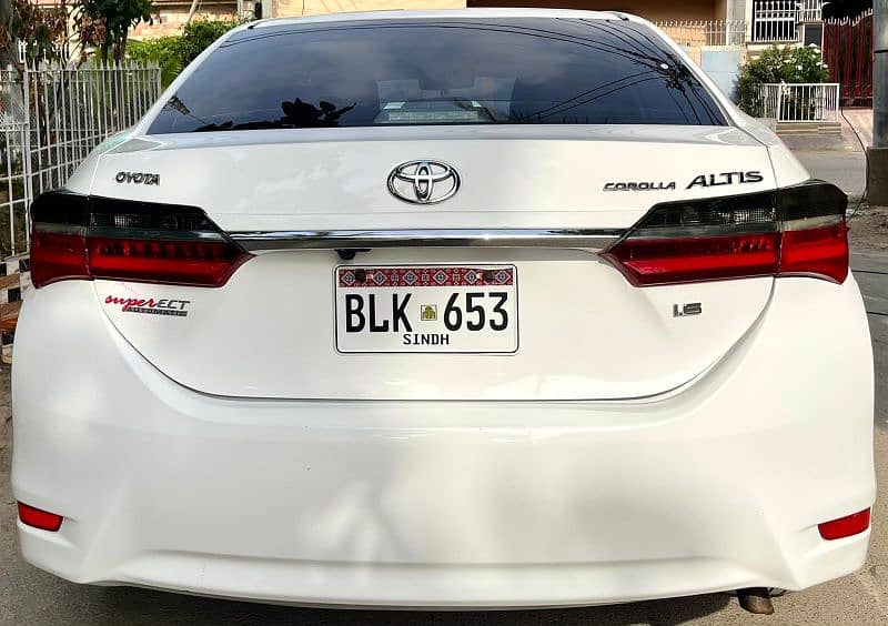 toyota corolla Altis  2017 Reg 2018 8