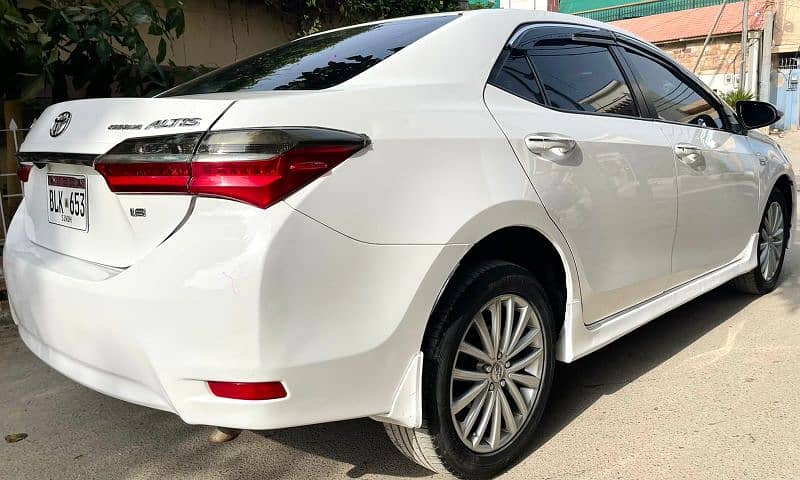 toyota corolla Altis  2017 Reg 2018 13