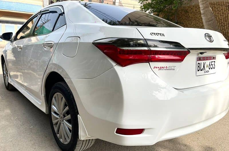 toyota corolla Altis  2017 Reg 2018 16