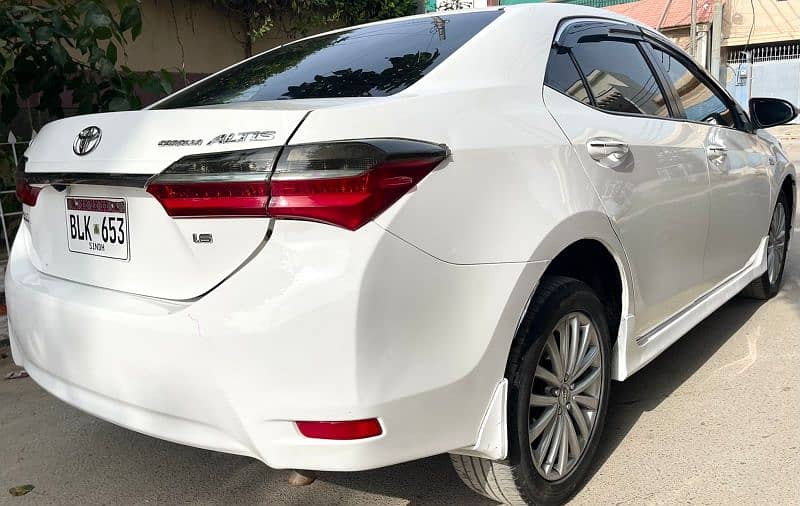 toyota corolla Altis  2017 Reg 2018 17