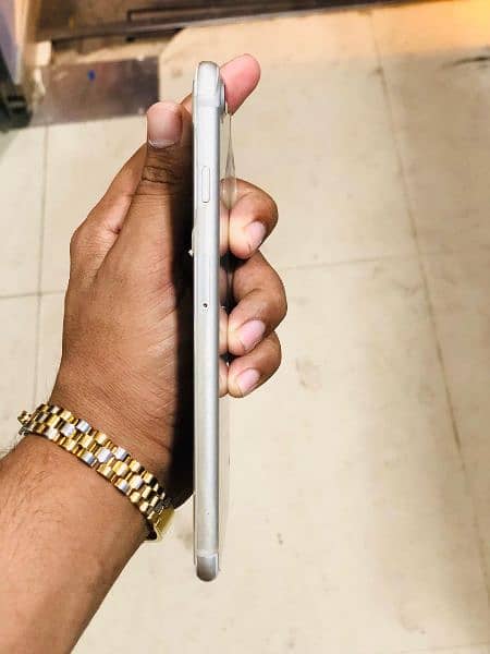 I phone 7 plus 256 GB pta approved. 03277203132 3
