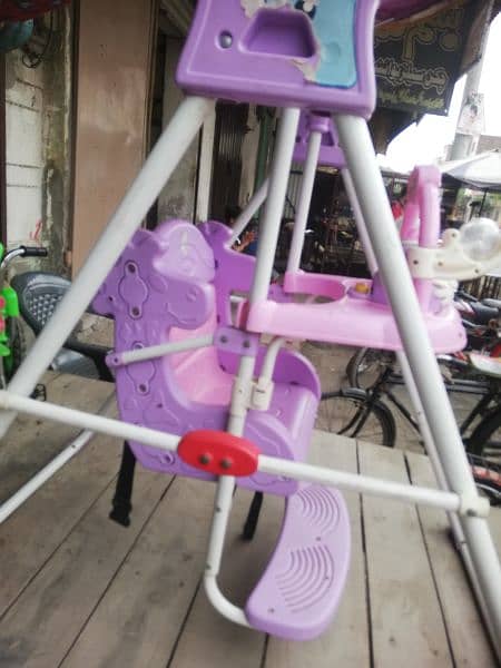 Baby swing in very good condition. 3