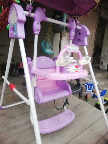 Baby swing in very good condition. 4