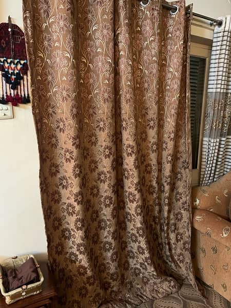 drawing room curtains in golden color. parde 2