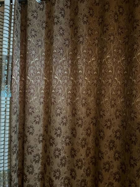 drawing room curtains in golden color. parde 4