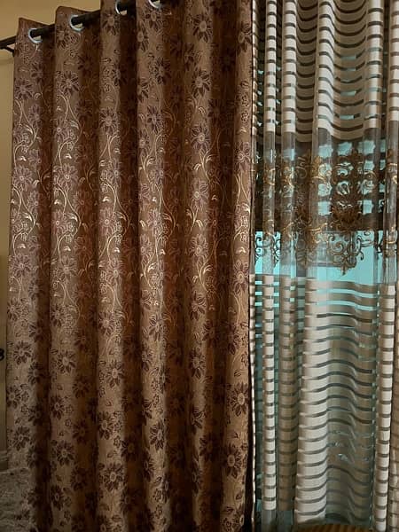 drawing room curtains in golden color. parde 5