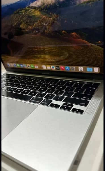 MacBook pro M2 2022 8/256 0
