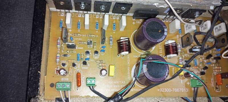 D  5200  board 8 transistor hai aur lo pass filter kit bhi lagi Hui ha 5