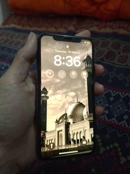 Iphone XS 64gb non pta waterpack in good Condition 4