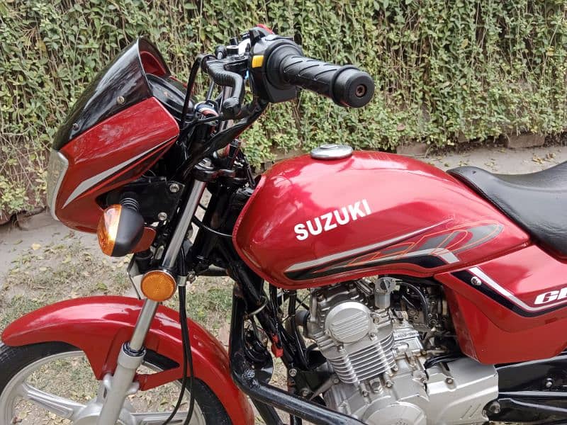 Motorcycle suzuki GD 110s 1