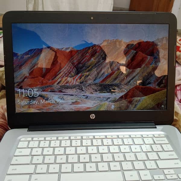 HP Chromebook for urgent sale in good condition /pc/mobile/laptop 0
